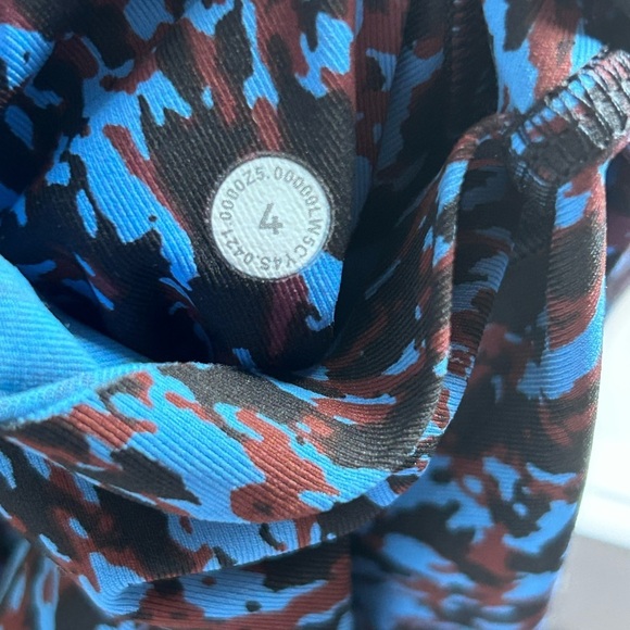 Lululemon Swift Speed High-Rise Tight Leggings 28"
Leopard Camo Blue Nile Multi - Picture 10 of 11